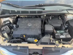 Toyota Sienna XLE 7 Passenger 2011 Gold
