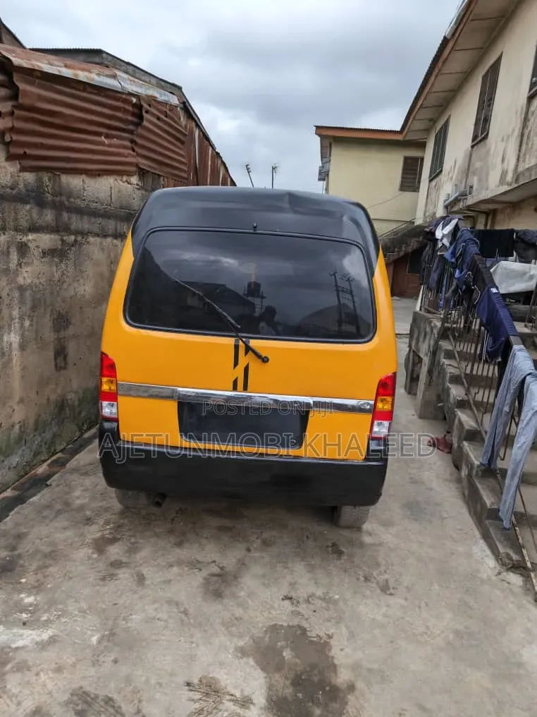 Suzuki Every 2010 Yellow