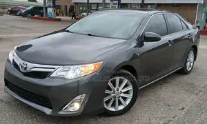Toyota Camry XLE 4dr Sedan (2.5L 4cyl 6A) 2012 Gray