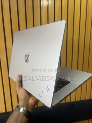 Laptop Apple MacBook Pro 2021 M1 32GB Apple M1 Pro SSD 1T