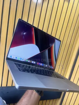 Laptop Apple MacBook Pro 2021 M1 32GB Apple M1 Pro SSD 1T