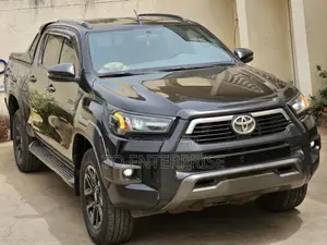 Toyota Hilux 2021 Black