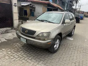 Lexus RX 300 2001 Gold