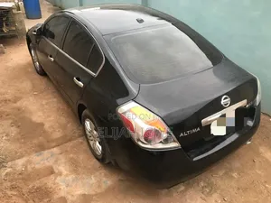 Nissan Altima 2010 Black