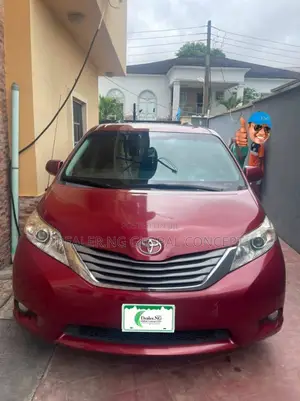 Toyota Sienna XLE 7-Passenger 4dr Minivan AWD (3.5L 6cyl 6A) 2014 Red