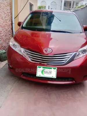 Toyota Sienna XLE 7-Passenger 4dr Minivan AWD (3.5L 6cyl 6A) 2014 Red