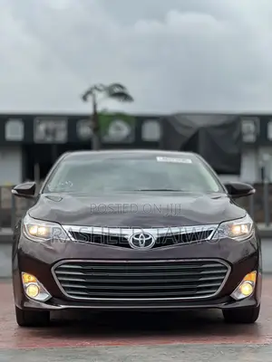 Toyota Avalon Limited Sedan FWD (3.5L 6cyl 6A) 2013 Burgundy