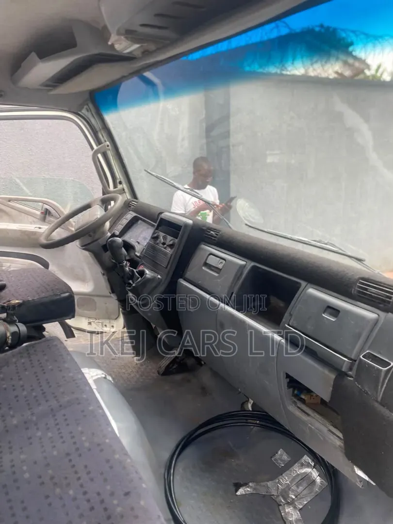 Mitsubishi Canter 2015 White