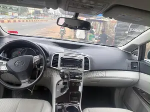 Toyota Venza LE 2011 Silver