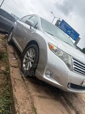 Toyota Venza LE 2011 Silver