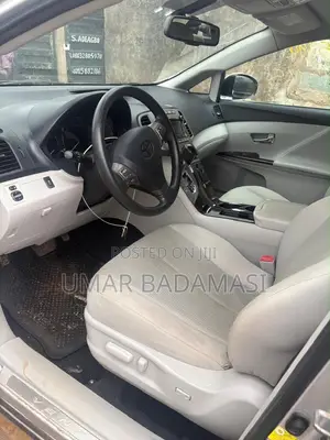 Toyota Venza LE 2011 Silver