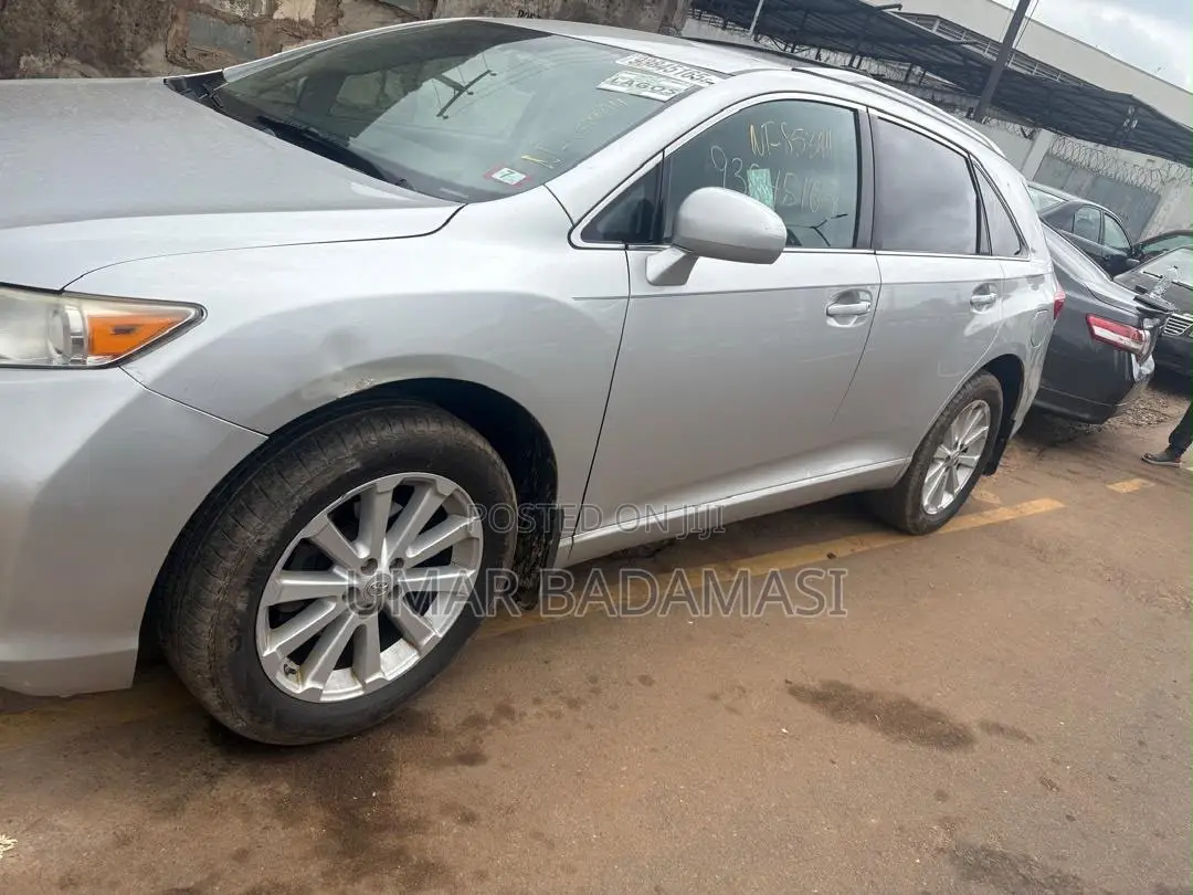 Toyota Venza LE 2011 Silver