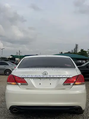Toyota Avalon Limited Sedan FWD (3.5L 6cyl 6A) 2012 White
