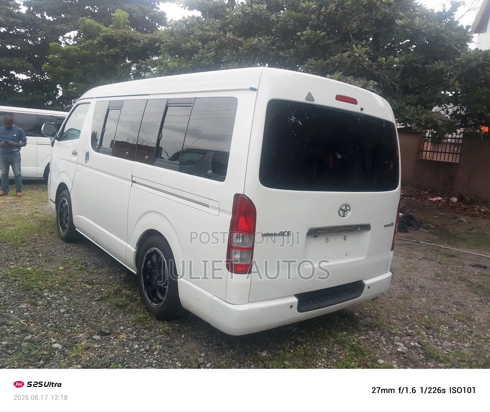 Toyota HiAce 2014 White