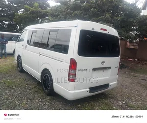 Toyota HiAce 2014 White