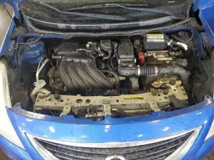 Nissan Versa 1.6 SL 2013 Blue