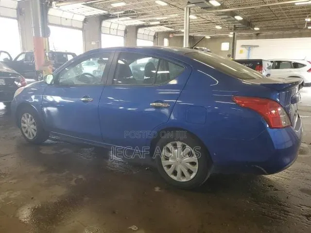Nissan Versa 1.6 SL 2013 Blue