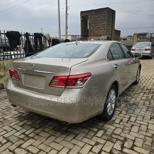 Lexus ES 350 2011 Gold
