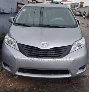 Toyota Sienna 2012 Silver