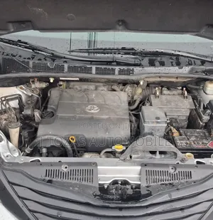 Toyota Sienna 2012 Silver