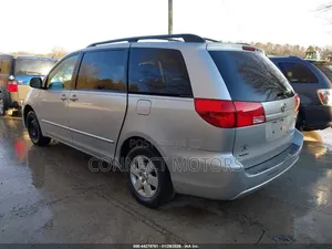 Toyota Sienna 2005 Gold
