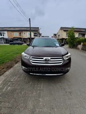 Toyota Highlander 2011 Burgundy