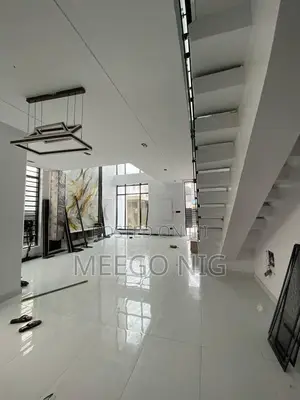 5bdrm Duplex in Ikota Ajah for sale