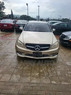 Mercedes-Benz C300 2010 Gold