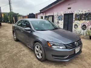 Volkswagen Passat 2012 Gray