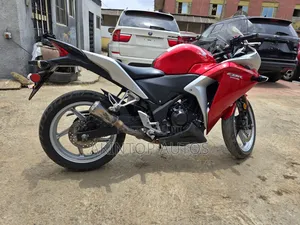 Honda CBR 2012 Red