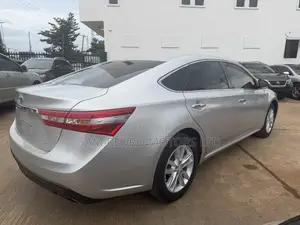 Toyota Avalon XLE Premium Sedan FWD (3.5L 6cyl 6A) 2013 Silver