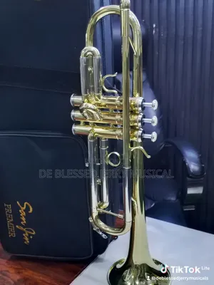 Gold Colored Yamaha Trumpet With Accessories