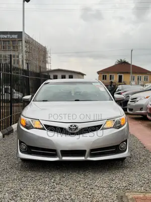 Toyota Camry SE 4dr Sedan (2.5L 4cyl 6A) 2013 Silver