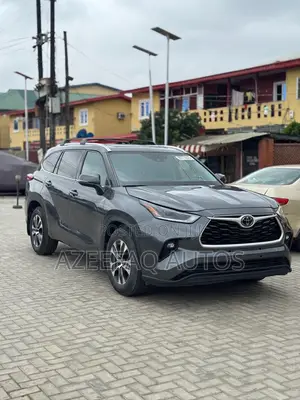 Toyota Highlander XLE AWD 2020 Gray