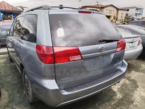 Toyota Sienna 2005 Blue