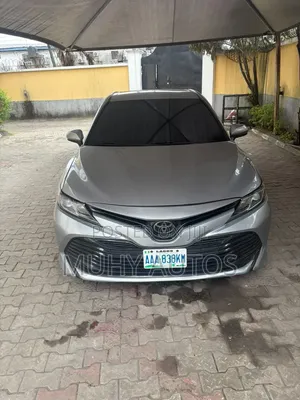 Toyota Camry 2018 Silver