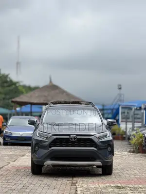 Toyota RAV4 XLE Premium 2022 Gray