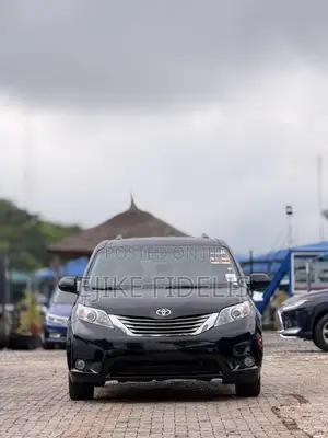 Toyota Sienna XLE 8 Passenger (3.5L 6cyl 6A) 2016 Black