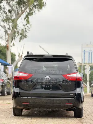 Toyota Sienna XLE 8 Passenger (3.5L 6cyl 6A) 2016 Black