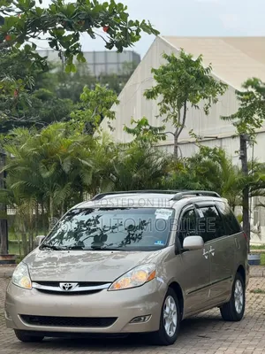 Toyota Sienna XLE Limited AWD 2006 Gold