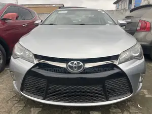 Toyota Camry SE 4dr Sedan (2.5L 4cyl 6A) 2017 Silver