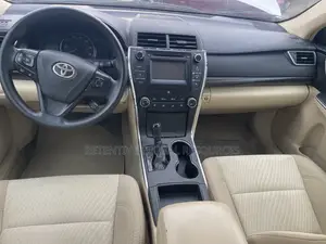 Toyota Camry SE 4dr Sedan (2.5L 4cyl 6A) 2017 Silver