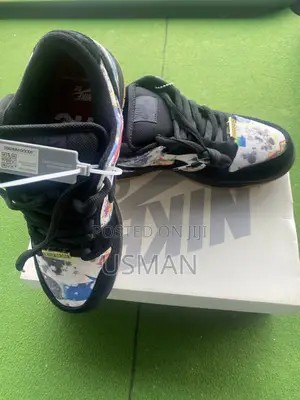 NIKE X Supreme SB Dunk Low Remmelizee Sneakers