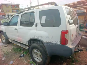 Nissan Xterra 2002 White