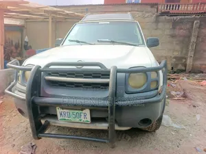Nissan Xterra 2002 White