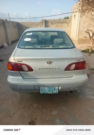 Toyota Corolla 2000 Silver