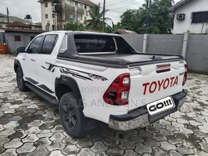 Toyota Hilux 2024 White