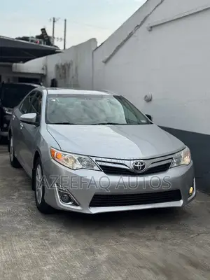 Toyota Camry XLE 4dr Sedan w/Prod. End 11/13 (3.5L 6cyl 6A) 2014 Silver