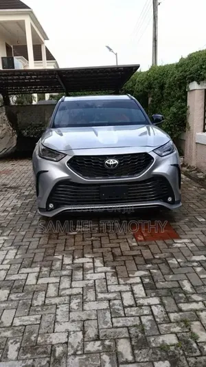 Toyota Highlander 2022 Silver