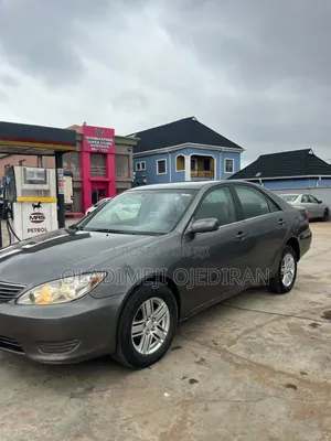 Toyota Camry LE 4dr Sedan (2.4L 4cyl 5A) 2005 Gray